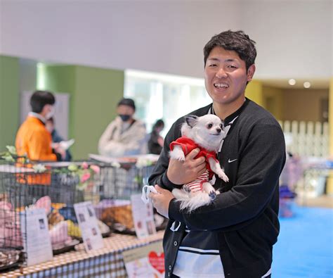 【巨人】岡本和真 選手、ファン、わんちゃん、ねこちゃんに「愛を持ってプレー」オンリーわんのキャプテン スポーツ報知