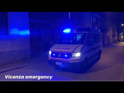 Vicenza Ambulanza Cri Vicenza In Emergenza Con Lampeggianti