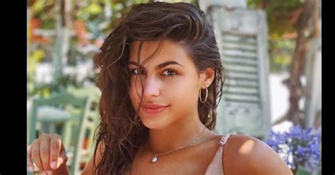 Η Δανάη Παππα κόλαση με μαγιό στην παραλία Hot News Τα πιο καυτά