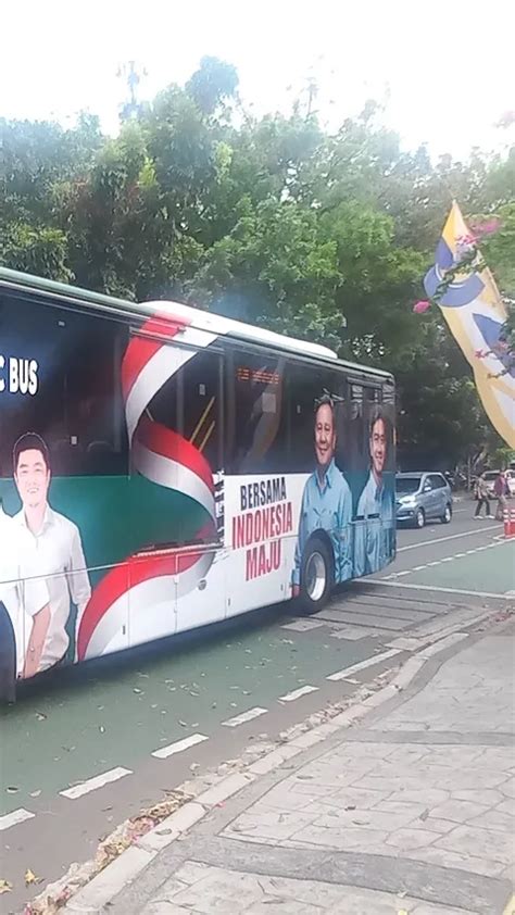 Prabowo Gibran Naik Bus Listrik Ke Gedung KPU Hadiri Penetapan Nomor