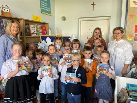 Pasowanie na czytelnika w szkolnej bibliotece Szkoła Podstawowa Nr 10