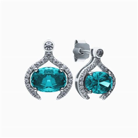 Серьги-гвоздики – лучшие украшения для короткой стрижки