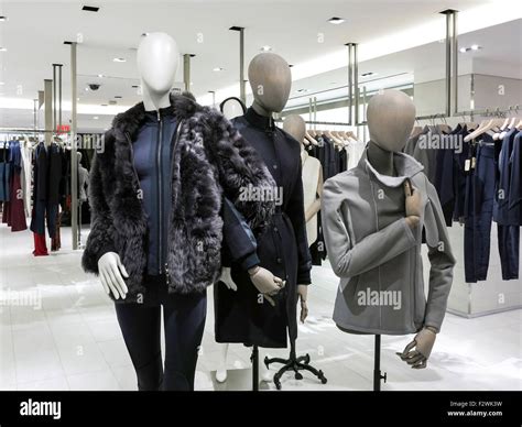 Bergdorf Goodman Luxury Department Store Display NYC Stock Photo Alamy