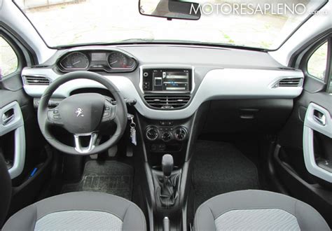 Peugeot 208 Allure 1.5, cinco puertas, Touchscreen: Otro producto en el camino hacia la Alta ...