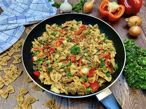 Schnelle Nudelpfanne Mit Hackfleisch Nudel Hack Gem Sepfanne