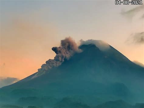 Gunung Merapi Kembali Luncurkan Awan Panas Kali Dalam Enam Jam