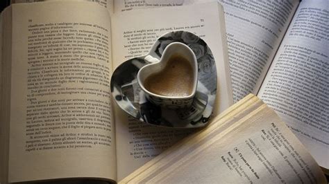 Обои Кофе, книги, страницы, кружка, сердце картинки на рабочий стол ...