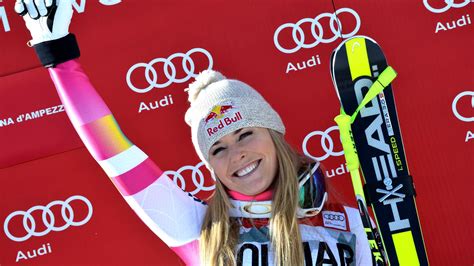 She's back!!! Lindsey Vonn battled through fog and soft snow conditions ...