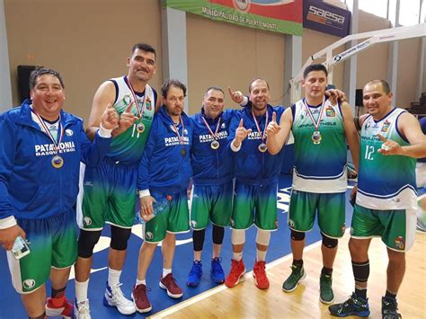 Con chilotes en la cancha Puerto Montt es campeón de Maxibásquetbol