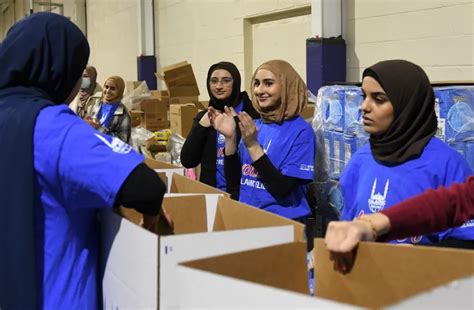 Ramadan Blessings Volunteers Pack Food Boxes For Detroit Vulnerable About Islam