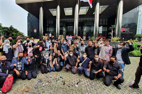 Isu Eks Pegawai KPK Direkrut Polri Presiden Mahasiswa UGM Teriak