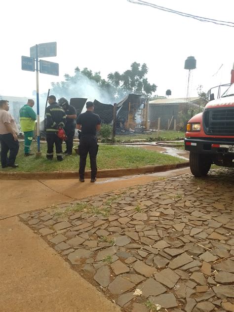 Incendio Destruy Una Casa En El Barrio Viviendas