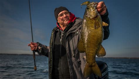 Choosing Lipless Crankbaits For Early Season Bass