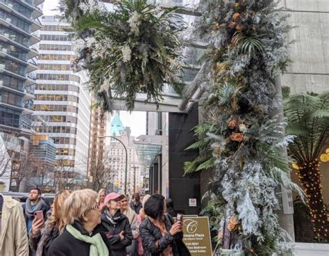 Photos Fleurs De Villes Noël Brings Fresh Floral Installations To