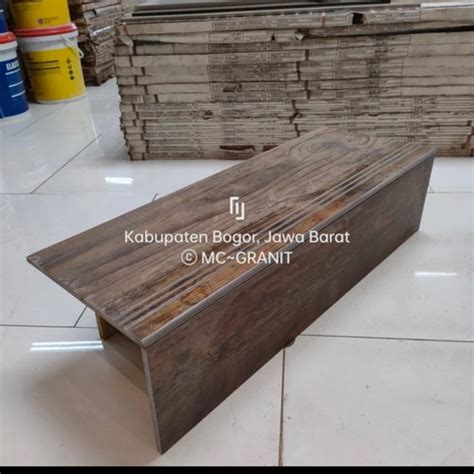 Jual Granit Tangga Motif Kayu Essenza Maple Wood Kab