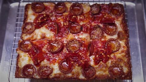 Emmy Squared Brings Detroit Style Deep Dish Pizza To New York Youtube