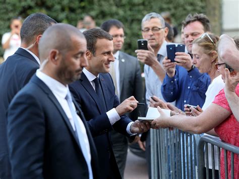 Le Bain De Foule Pol Mique D Emmanuel Et Brigitte Macron Au Touquet