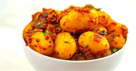 Easy Bombay Aloo Recipe Indian Spiced Potatoes Flavours Treat