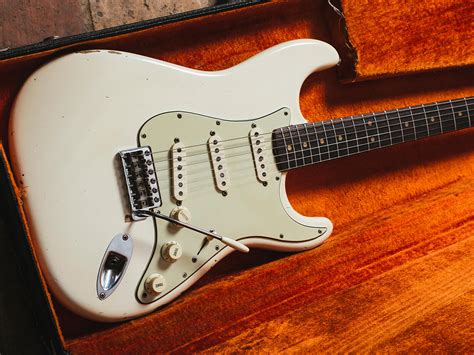 Rare Guitars Jimi Hendrixs 1963 Fender Stratocaster