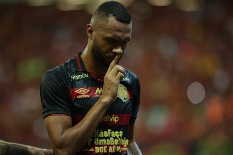 Sport Gustavo Coutinho Faz Homenagem Ao Rio Grande Do Sul Ap S Gol