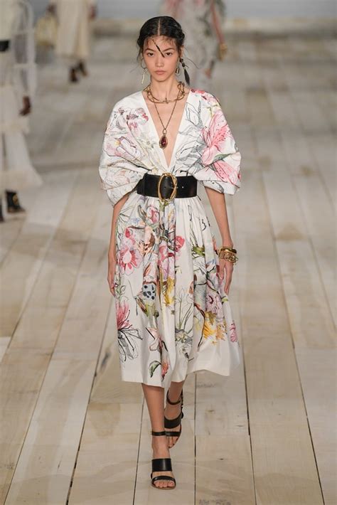 Desfile de Alexander McQueen colección primavera verano 2020 Paris