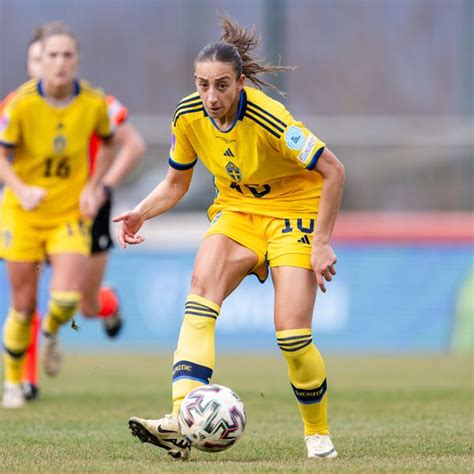 Fotboll Gerhardsson Om Kosovare Asllani Och Rosa Kafaji Svt Sport