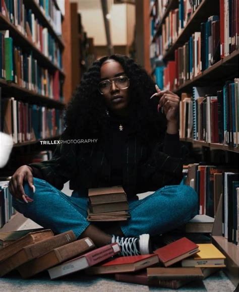 Pin by 𝙰𝚋𝚛𝚒𝚊𝚗𝚊 on 𝔾ℝ𝕃ℤ Library photo shoot Graduation photography