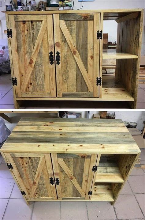 Balc O Em Palletes Pallet Cabinets Diy Storage Cabinets Pallet Cabinet