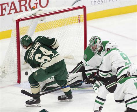 Dubnyk Gets Third Straight Shutout As Wild Beat Stars