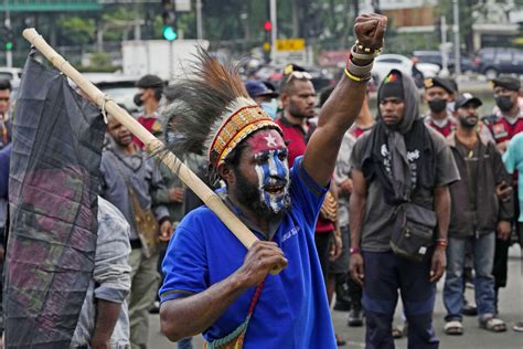 Aparat Keamanan Indonesia Diduga Lakukan Kekerasan Terhadap Desa Desa