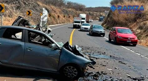 Colisión Entre 2 Autos Deja 2 Muertos