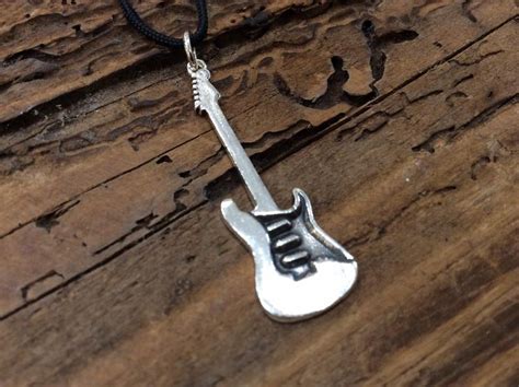 Pendentif Guitare De Rock Collier Guitare Argent Cadeau Etsy Bijoux