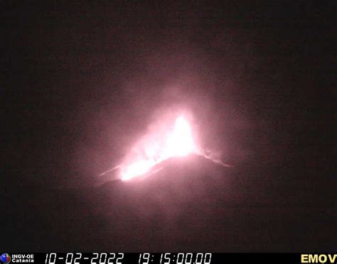 Etna In Eruzione Inizia Il Primo Parossismo Del Lesperto