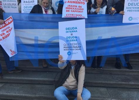 Video Deudores De Créditos Uva Se Manifestaron Frente A La Casa