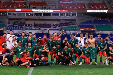 AMLO felicita a Selección Mexicana de fútbol por medalla de bronce en