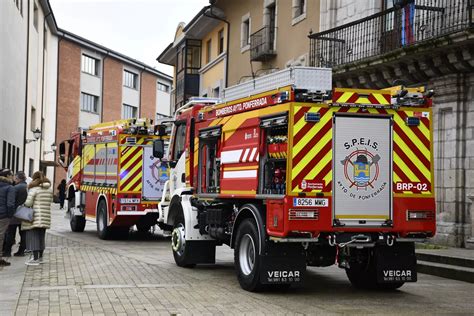 Ponferrada presenta un nuevo camión de bomberos de 105 metros que llega