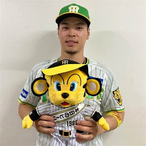 阪神タイガースさんのインスタグラム写真 阪神タイガースinstagram「今日のヒーローはサヨナラで試合を決めた佐藤輝明選手です