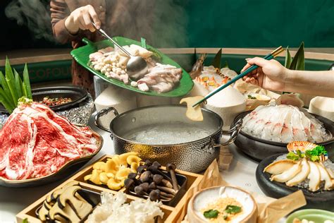 Mainland Coconut Chicken Hot Pot Chain Leverages Hong Kong’s International Status To Go Global