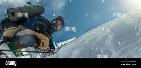 MICHAEL KELLY as Jon Krakauer in "Everest Stock Photo - Alamy