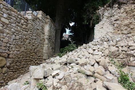 Terremoto Ad Amatrice La Basilica Il Campanile E I Danni Al