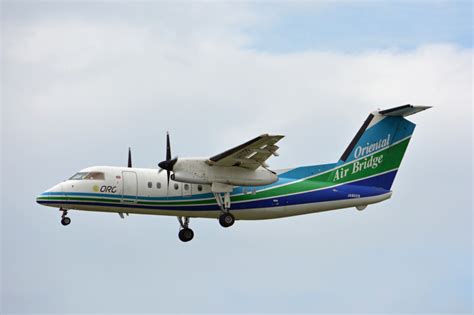 オリエンタルエアブリッジ Bombardier DHC 8 200 JA802B 福岡空港 航空フォト by ktaroさん 撮影2018