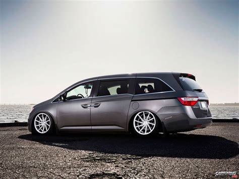 Slammed Honda Odyssey, back