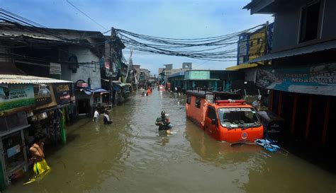 Banjir Rob Rendam Lima Rt Di Pesisir Jakarta Utara Foto Liputan