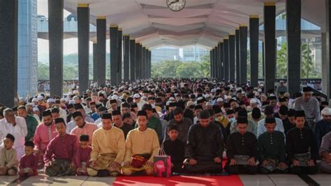 Umat Islam Tunai Solat Hajat Doakan Kesejahteraan Negara Rakyat TVS