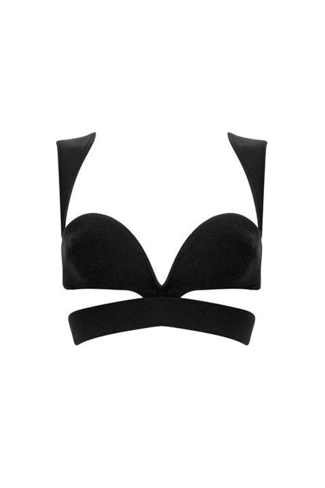 Cómo llevar bikini rojo en Primavera Verano Vogue