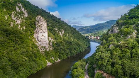 Singurul Loc Din România Unde Găseşti şi Munte şi Mare E De O