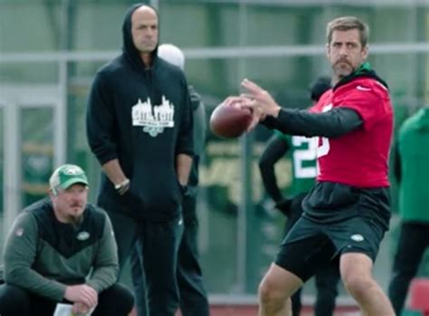 Aaron Rodgers First Pass In Jets Colors Has Fans Buzzing After