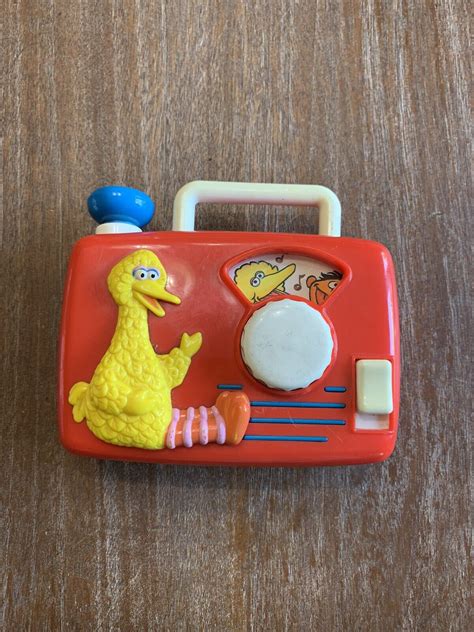 Vintage Big Bird Wind Up Radio Music Box Toy Illco Sesame Street