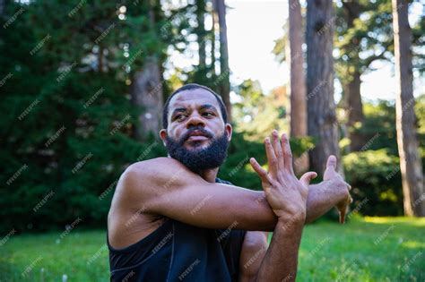 Premium Photo | A concentrated athlete performs an arm stretch exercise ...