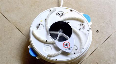 This Revolving Electronic Fly Trap Is An Easy Automated Way To Get Rid